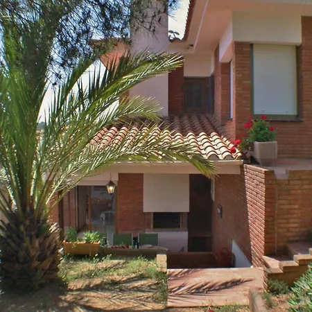 Villa Sleeps 8 Canet De Mar